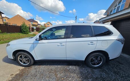 Mitsubishi Outlander III рестайлинг 3, 2013 год, 1 490 000 рублей, 7 фотография