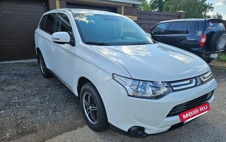Mitsubishi Outlander III рестайлинг 3, 2013 год, 1 490 000 рублей, 8 фотография