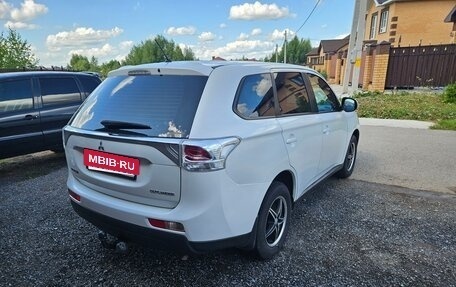 Mitsubishi Outlander III рестайлинг 3, 2013 год, 1 490 000 рублей, 10 фотография
