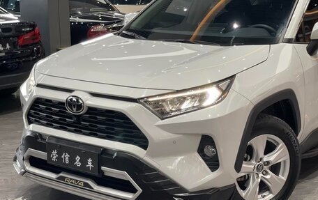 Toyota RAV4, 2022 год, 2 249 682 рублей, 11 фотография