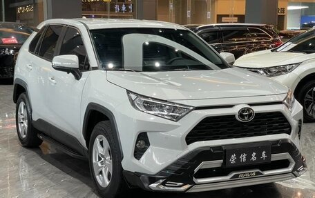 Toyota RAV4, 2022 год, 2 249 682 рублей, 12 фотография