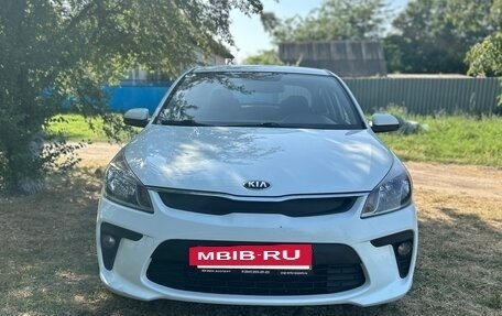 KIA Rio IV, 2018 год, 1 350 000 рублей, 2 фотография