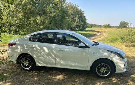 KIA Rio IV, 2018 год, 1 350 000 рублей, 10 фотография