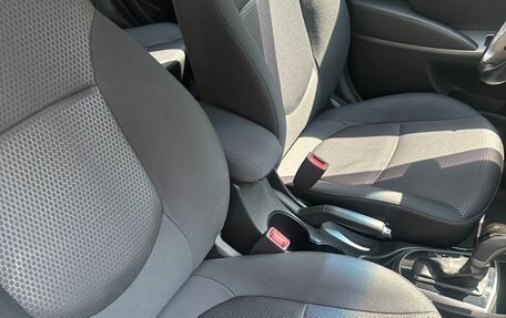 Hyundai Solaris II рестайлинг, 2015 год, 1 240 000 рублей, 10 фотография