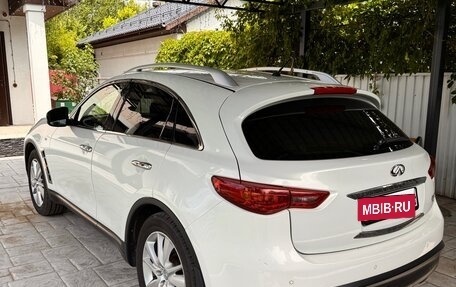 Infiniti QX70, 2014 год, 2 100 000 рублей, 7 фотография