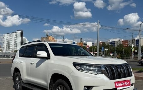 Toyota Land Cruiser Prado 150 рестайлинг 2, 2019 год, 5 350 000 рублей, 2 фотография