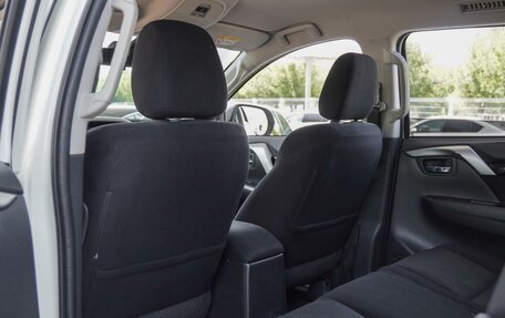 Mitsubishi Pajero Sport III рестайлинг, 2017 год, 2 650 000 рублей, 11 фотография
