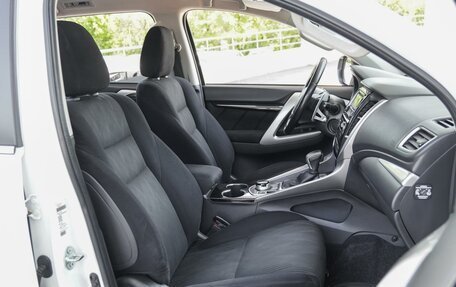 Mitsubishi Pajero Sport III рестайлинг, 2017 год, 2 650 000 рублей, 8 фотография