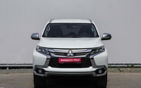 Mitsubishi Pajero Sport III рестайлинг, 2017 год, 2 650 000 рублей, 3 фотография