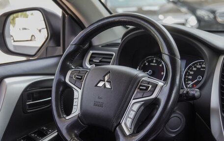 Mitsubishi Pajero Sport III рестайлинг, 2017 год, 2 650 000 рублей, 19 фотография