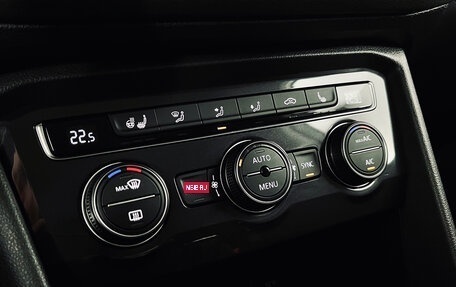 Volkswagen Tiguan II, 2020 год, 2 150 000 рублей, 19 фотография