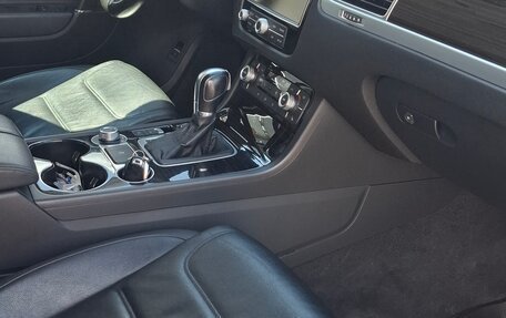 Volkswagen Touareg III, 2015 год, 2 390 000 рублей, 4 фотография