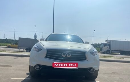 Infiniti QX70, 2014 год, 2 250 000 рублей, 6 фотография