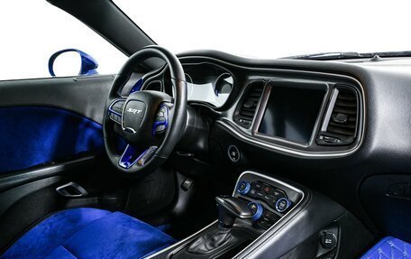 Dodge Challenger III рестайлинг 2, 2021 год, 5 565 000 рублей, 9 фотография