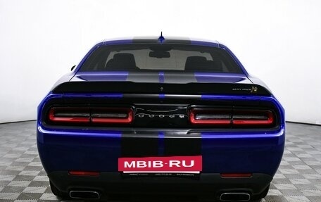 Dodge Challenger III рестайлинг 2, 2021 год, 5 565 000 рублей, 6 фотография
