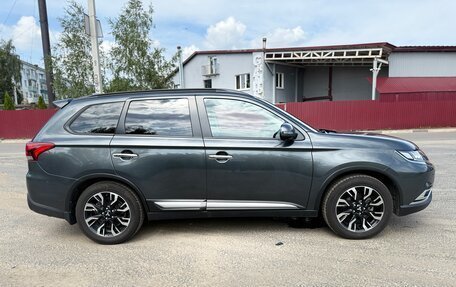 Mitsubishi Outlander III рестайлинг 3, 2022 год, 3 100 000 рублей, 4 фотография