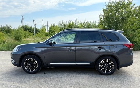 Mitsubishi Outlander III рестайлинг 3, 2022 год, 3 100 000 рублей, 8 фотография