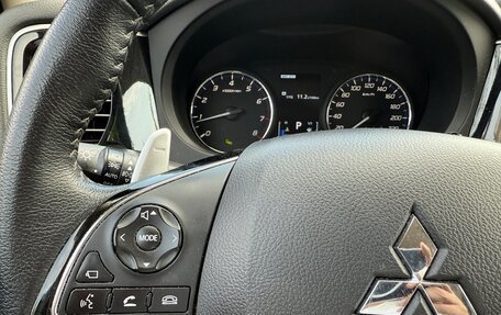 Mitsubishi Outlander III рестайлинг 3, 2022 год, 3 100 000 рублей, 10 фотография