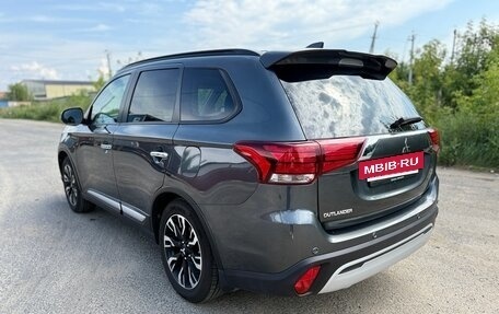 Mitsubishi Outlander III рестайлинг 3, 2022 год, 3 100 000 рублей, 7 фотография
