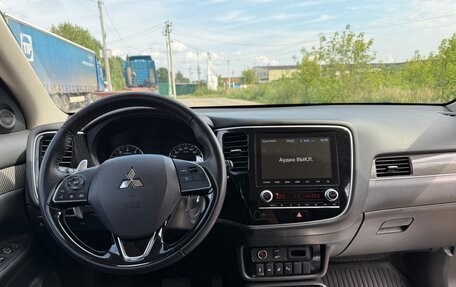 Mitsubishi Outlander III рестайлинг 3, 2022 год, 3 100 000 рублей, 21 фотография