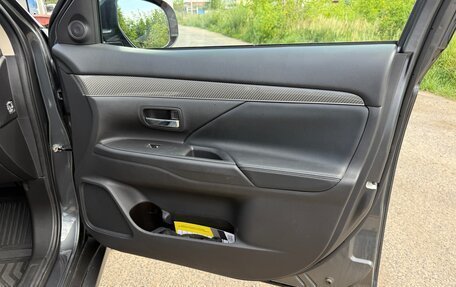 Mitsubishi Outlander III рестайлинг 3, 2022 год, 3 100 000 рублей, 28 фотография