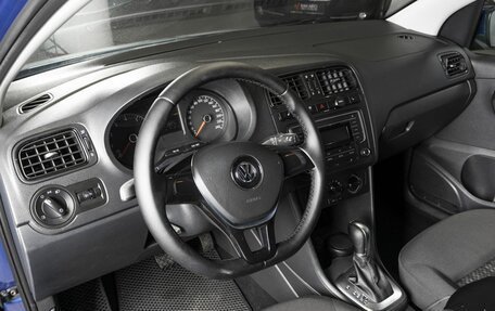 Volkswagen Polo VI (EU Market), 2018 год, 1 227 500 рублей, 3 фотография