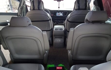 KIA Carnival III, 2018 год, 2 750 000 рублей, 8 фотография
