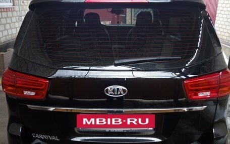 KIA Carnival III, 2018 год, 2 750 000 рублей, 4 фотография