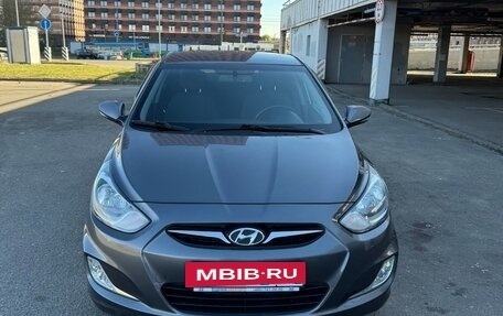 Hyundai Solaris II рестайлинг, 2013 год, 1 030 000 рублей, 24 фотография
