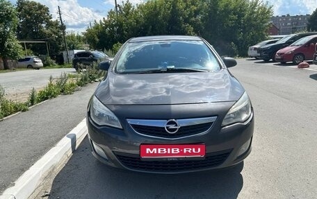 Opel Astra J, 2010 год, 750 000 рублей, 1 фотография