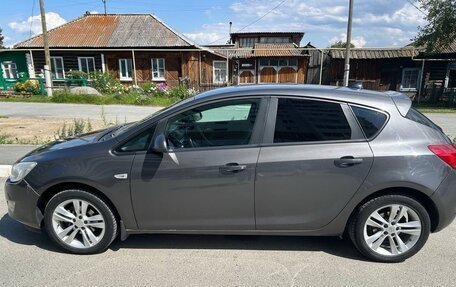 Opel Astra J, 2010 год, 750 000 рублей, 3 фотография