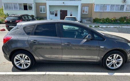 Opel Astra J, 2010 год, 750 000 рублей, 2 фотография