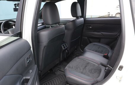 Mitsubishi Outlander III рестайлинг 3, 2021 год, 2 910 000 рублей, 11 фотография
