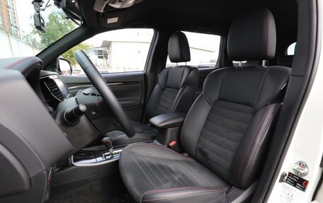 Mitsubishi Outlander III рестайлинг 3, 2021 год, 2 910 000 рублей, 10 фотография