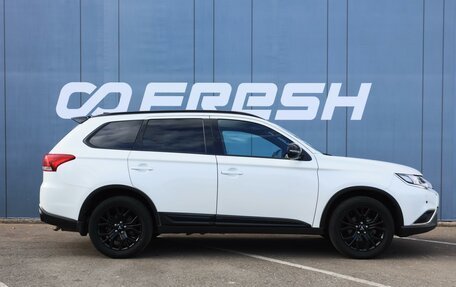 Mitsubishi Outlander III рестайлинг 3, 2021 год, 2 910 000 рублей, 5 фотография