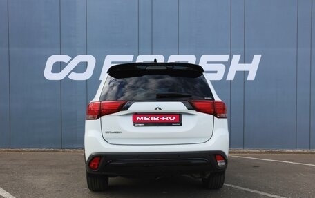 Mitsubishi Outlander III рестайлинг 3, 2021 год, 2 910 000 рублей, 4 фотография