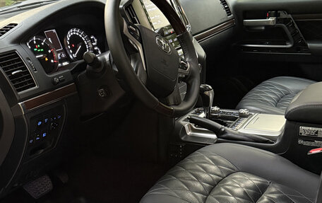 Toyota Land Cruiser 200, 2017 год, 6 800 000 рублей, 10 фотография
