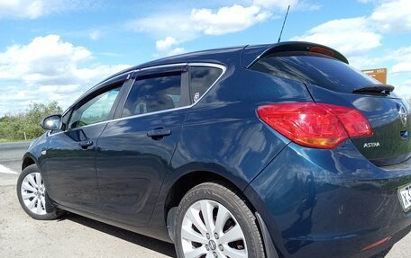 Opel Astra J, 2011 год, 880 000 рублей, 7 фотография