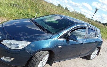 Opel Astra J, 2011 год, 880 000 рублей, 11 фотография