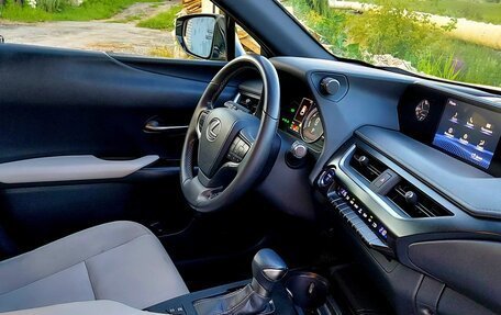 Lexus UX I, 2021 год, 2 950 000 рублей, 12 фотография