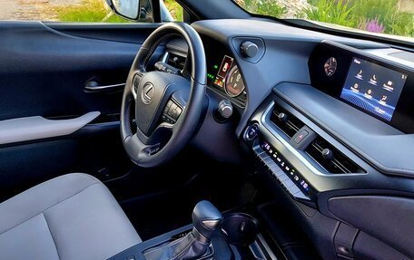Lexus UX I, 2021 год, 2 950 000 рублей, 14 фотография