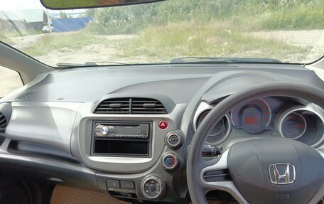 Honda Fit III, 2010 год, 755 000 рублей, 12 фотография