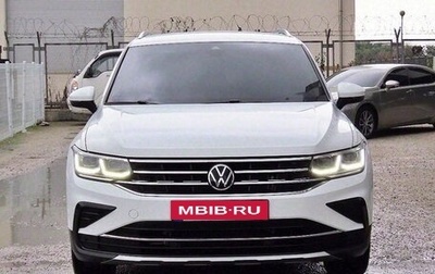 Volkswagen Tiguan II, 2022 год, 2 238 000 рублей, 1 фотография