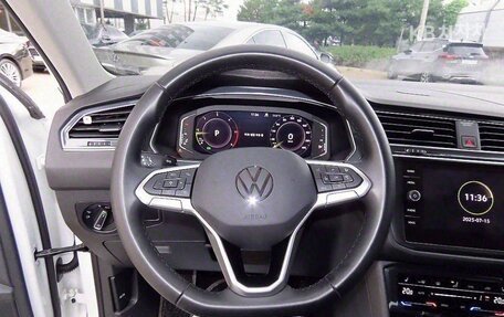 Volkswagen Tiguan II, 2022 год, 2 238 000 рублей, 8 фотография