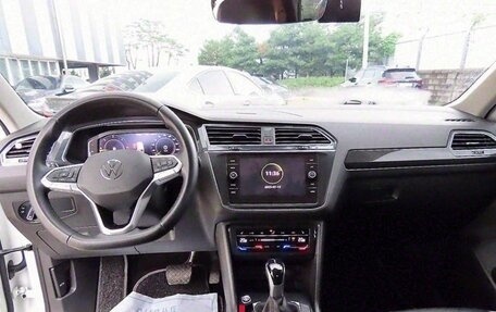 Volkswagen Tiguan II, 2022 год, 2 238 000 рублей, 7 фотография