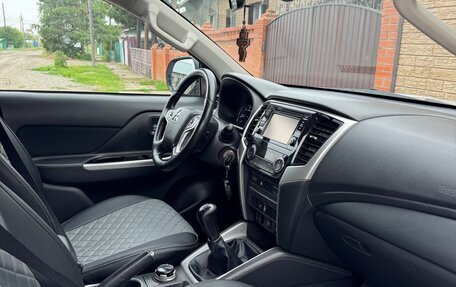 Mitsubishi L200 IV рестайлинг, 2019 год, 2 790 000 рублей, 12 фотография