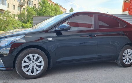 Hyundai Solaris II рестайлинг, 2021 год, 1 740 000 рублей, 6 фотография