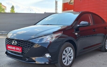 Hyundai Solaris II рестайлинг, 2021 год, 1 740 000 рублей, 5 фотография