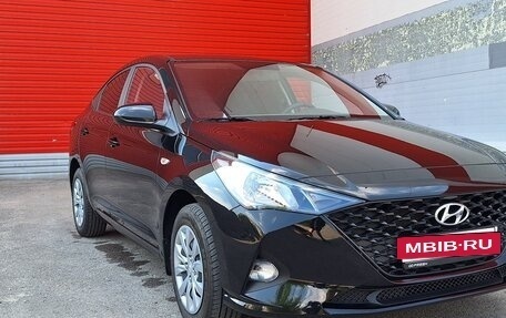 Hyundai Solaris II рестайлинг, 2021 год, 1 740 000 рублей, 2 фотография