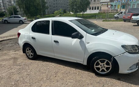 Renault Logan II, 2018 год, 650 000 рублей, 2 фотография